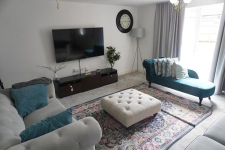 4 bedroom detached house to rent - Photo 3