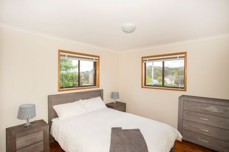 Coastal Living - Spacious Family Home Just Minutes from the Beach - Photo 5