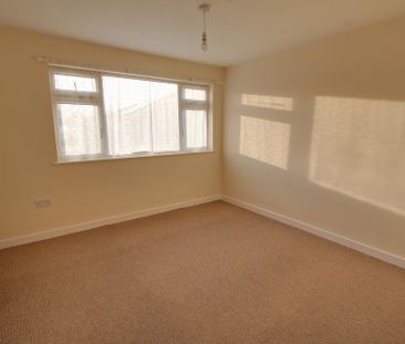 2 bed semi-detached house to rent in Ridgeway Drive, Leicester, LE4 - Photo 2
