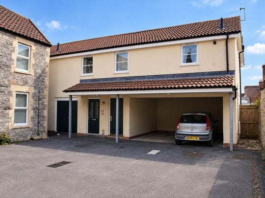 1 bedroom coach house to rent - Photo 1