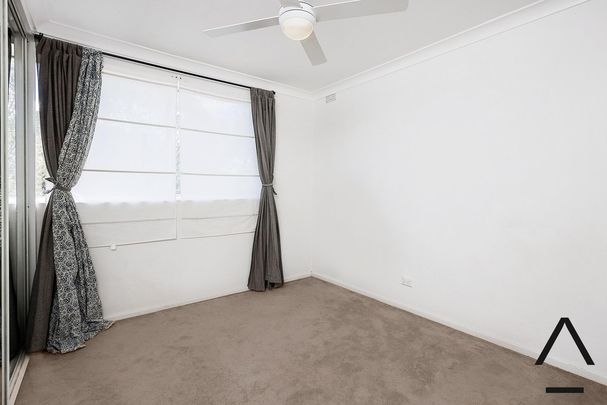 Light filled two bedroom apartment - Photo 1