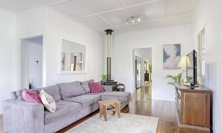 Elegant Queenslander Retreat at 31 Topaz Street - Photo 5