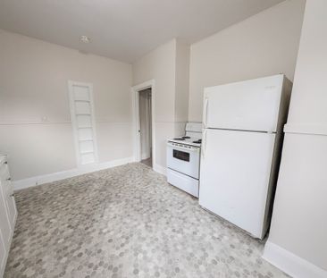 17 Page St, St. Catharines (Unit 3) - All Inclusive 1 Bedroom Apart... - Photo 5