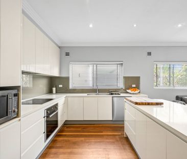 SPACIOUS FAMILY HOME IN PRIME LOCATION! OPEN FOR INSPECTION ON SATU... - Photo 4