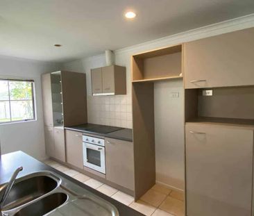 RENOVATED Three bedroom family home with alarm... - Photo 3