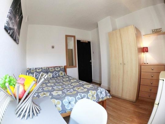 1 bedroom in a house share to rent - Photo 1