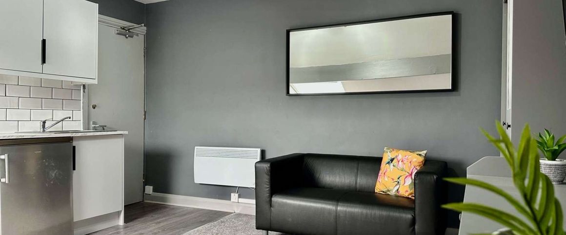 Somerset Road Room 7 - Photo 1