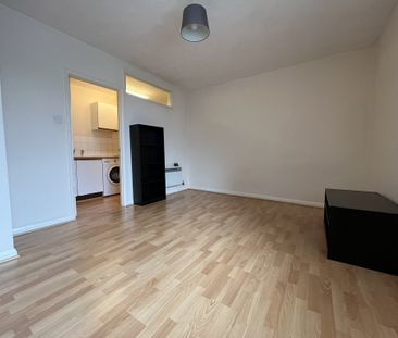 1 bed flat to rent in Westover Road, Bournemouth, BH1 - Photo 1