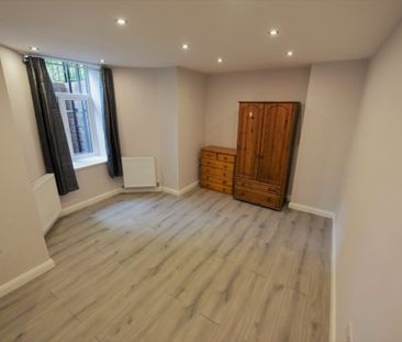 3 bedroom Flat in Flat 15, Leeds - Photo 5