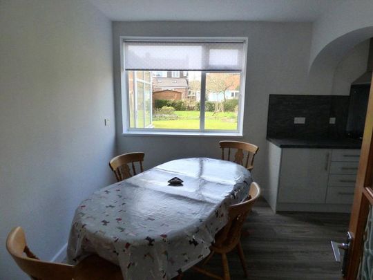 4 bedroom semi-detached house to rent - Photo 1