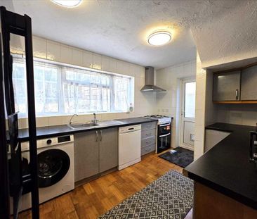 4 bedroom detached house to rent - Photo 6