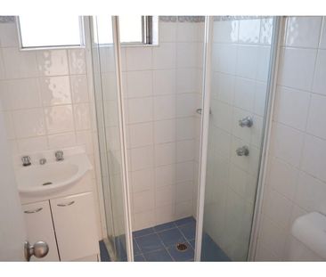 Top-Floor One-Bedroom in the Heart of Enmore - Photo 6