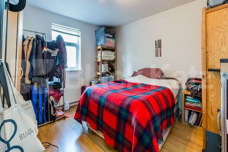 Newly decorated property set on the first floors close to station - Photo 3