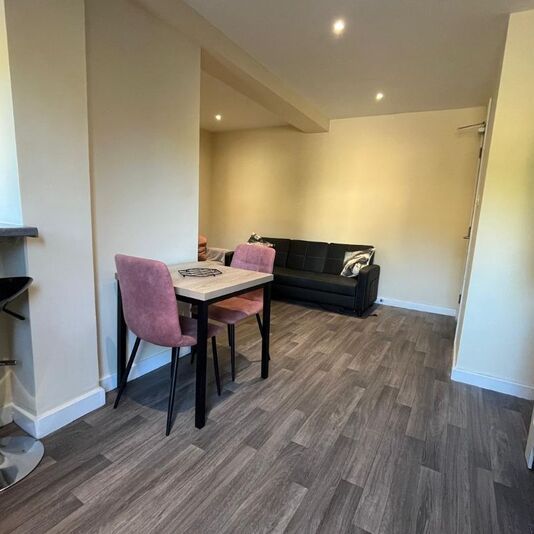 Flat 12 Oakfield House, Preston New Road, Blackburn. BB2 6AY - Photo 1