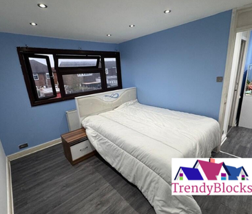 3 bedroom end of terrace house to rent - Photo 3