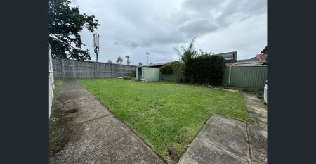 Large family home only footsteps to Epping West Public School - Photo 2
