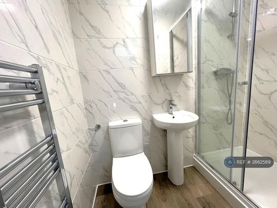 6 bedroom flat to rent - Photo 1