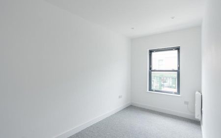 For the 2026/27 academic year! A modern unfurnished three bedroom flat situated amongst the vibrant hub of the Gloucester Road. - Photo 3