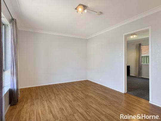 Updated 1 Bedroom Unit In Crestwood - Photo 1
