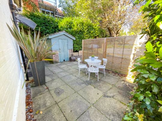 To Rent St Winifreds Road, Meyrick Park, Bournemouth, BH2 £1,000 pcm Tenancy Info - Photo 1