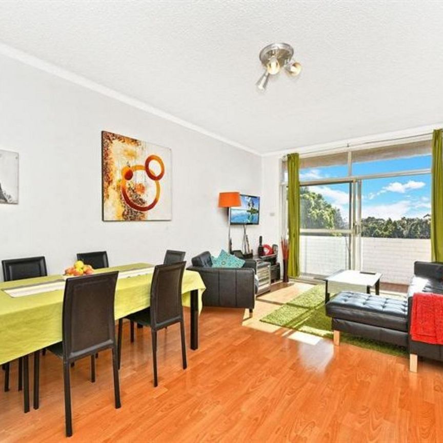 Convenient Apartment moments to shops and Train Station!!! - Photo 1