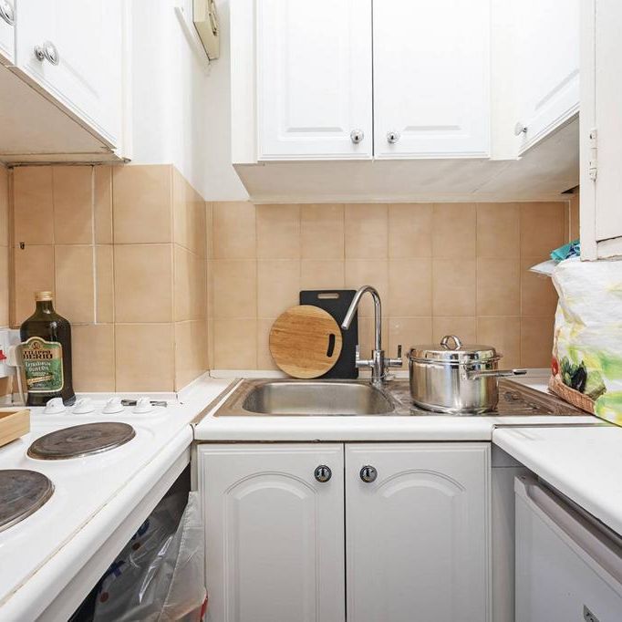 Studio to rent - Photo 1