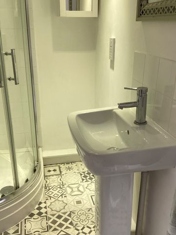 Studio Flat, Brentwood Road, BN1 - Photo 4