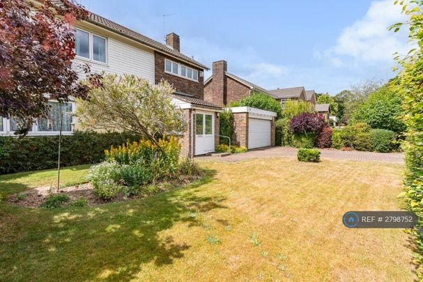 4 bedroom detached house to rent - Photo 1