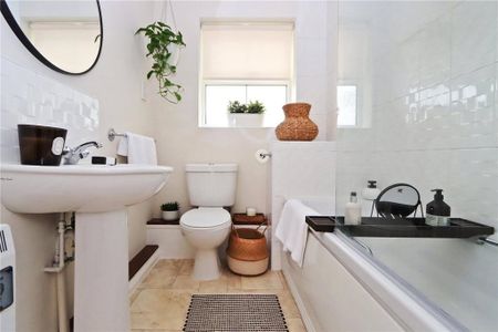 3 bedroom flat to rent - Photo 4