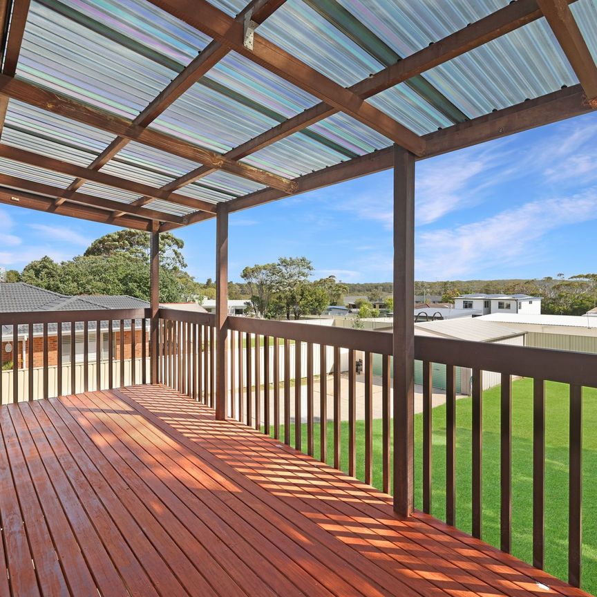 Solid Family Home - 4 Bedroom - Large Garage - Renovated - Photo 1