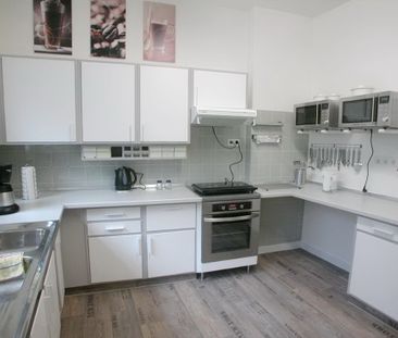 FLATmix.de / Helles, komplett möbliertes Zimmer mit WEST-Balkon in ... - Photo 5