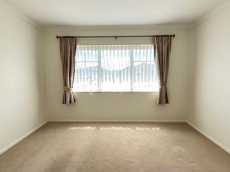 Spacious Family Home - Photo 2