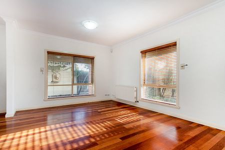 Beautiful family home in Ideal Location - Photo 2