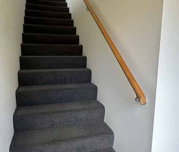 Sunny Modern 3-Bed, 2-Bath Home in Stoke - Photo 4