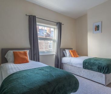 2 bedroom terraced house to rent - Photo 4