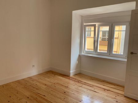 4 room luxury Flat for rent in Campolide, Lisbon - Photo 5