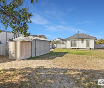 Renovated Two Bedroom House - Photo 3