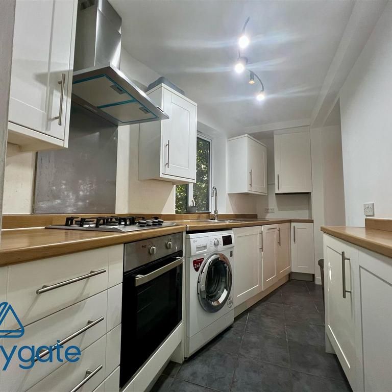 2 bedroom flat to rent - Photo 1