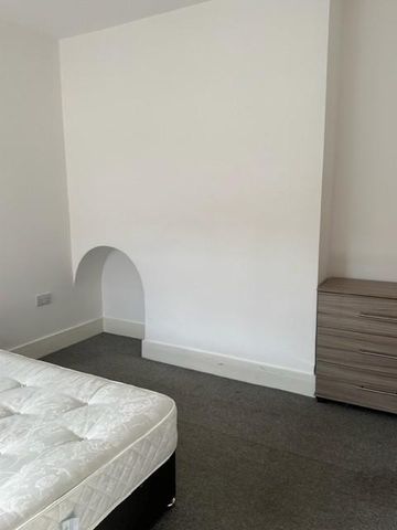 1 bedroom house of multiple occupation to rent - Photo 3