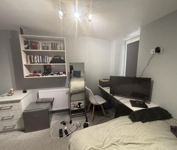 3 bedroom flat to rent - Photo 3