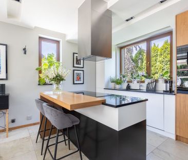 Wolnostojący dom z basenem w Wawrze blisko S2 - Photo 2