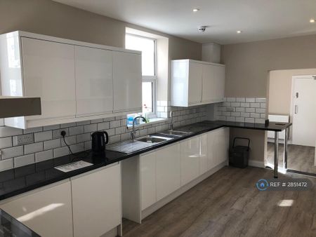 1 bedroom in a house share to rent - Photo 5