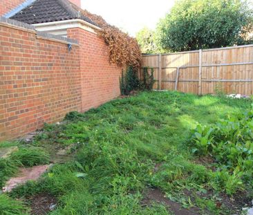 2 bedroom ground floor flat to rent - Photo 2