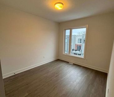 For Lease - 99 Roger Street Unit# 32, Waterloo, Ontario - Photo 3