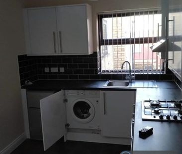 1 bedroom in a flat share to rent - Photo 4
