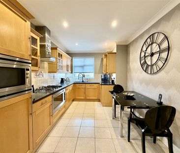 2 bed flat to rent in High Road, Bushey, WD23 - Photo 6