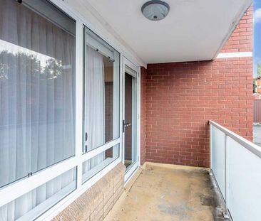 One-Bedroom Apartment in the Heart of Mascot - Photo 2