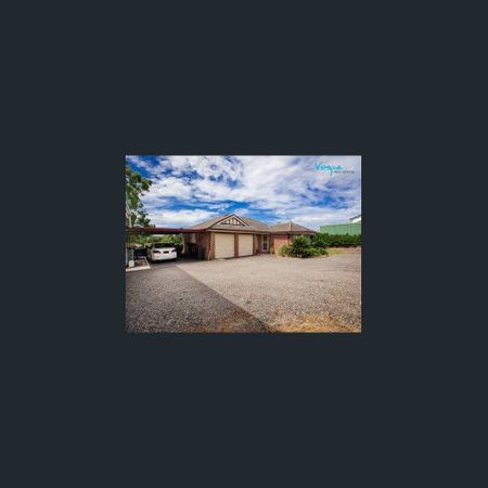 Immaculate 4-Bedroom Home + Spotless Studio - Photo 4