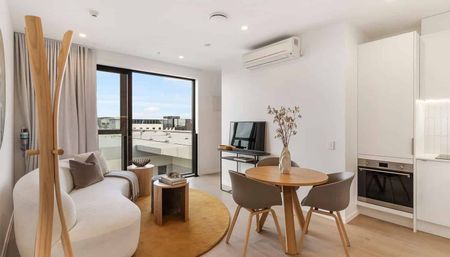 NYC Style apartment in epic location - Photo 3