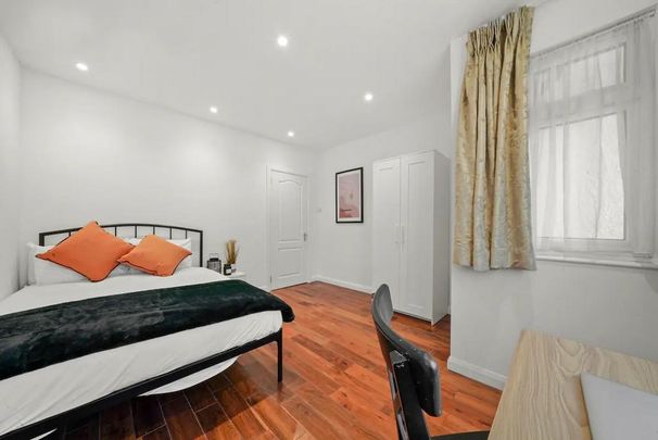 1 bedroom in a house share to rent - Photo 1